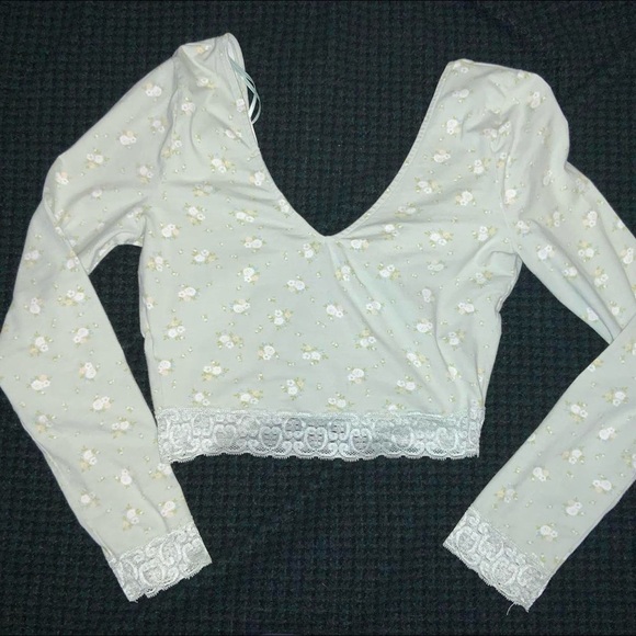 Urban Outfitters Lila Ruched Longsleeve Lace Trimmed Crop Top - Picture 6 of 6